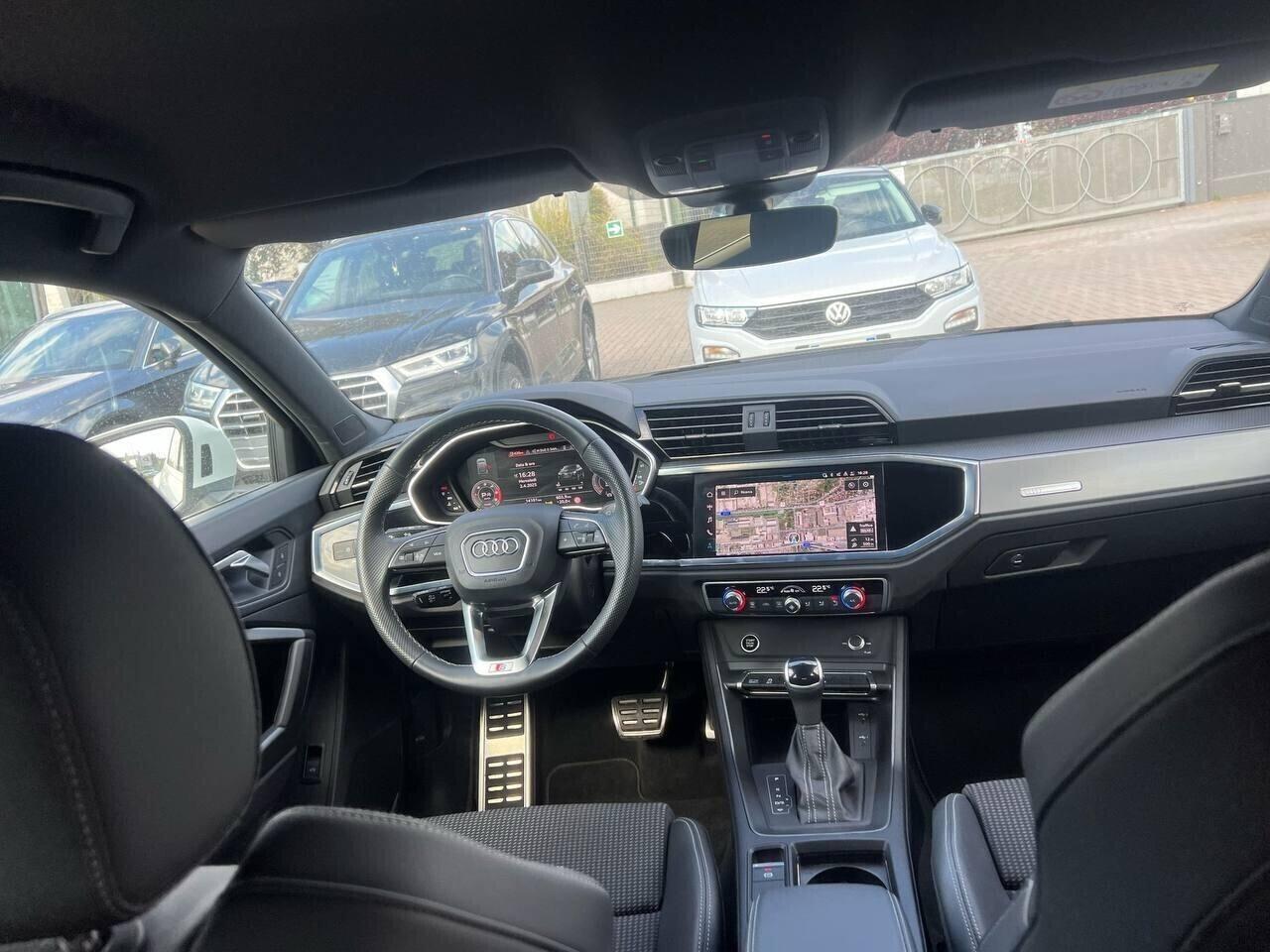 Audi Q3 35 TDI S tronic Identity Black