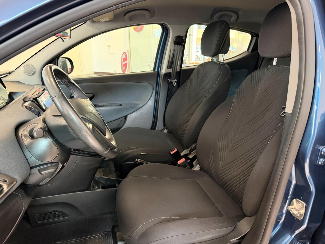 Lancia Ypsilon 1.0 FireFly S&S Hybrid Alberta Ferretti