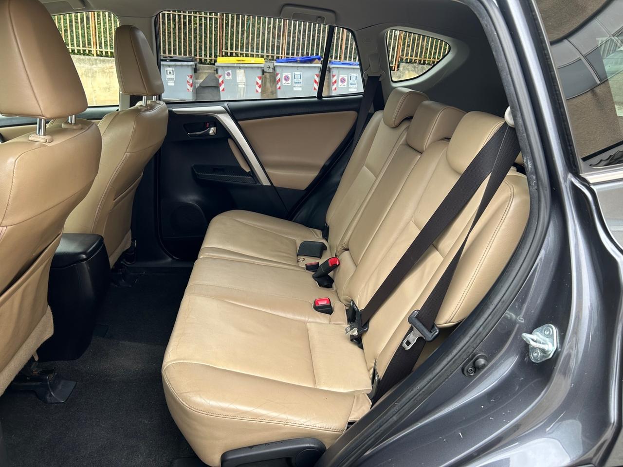 Toyota RAV 4 RAV4 2.0 D-4D 4WD Lounge