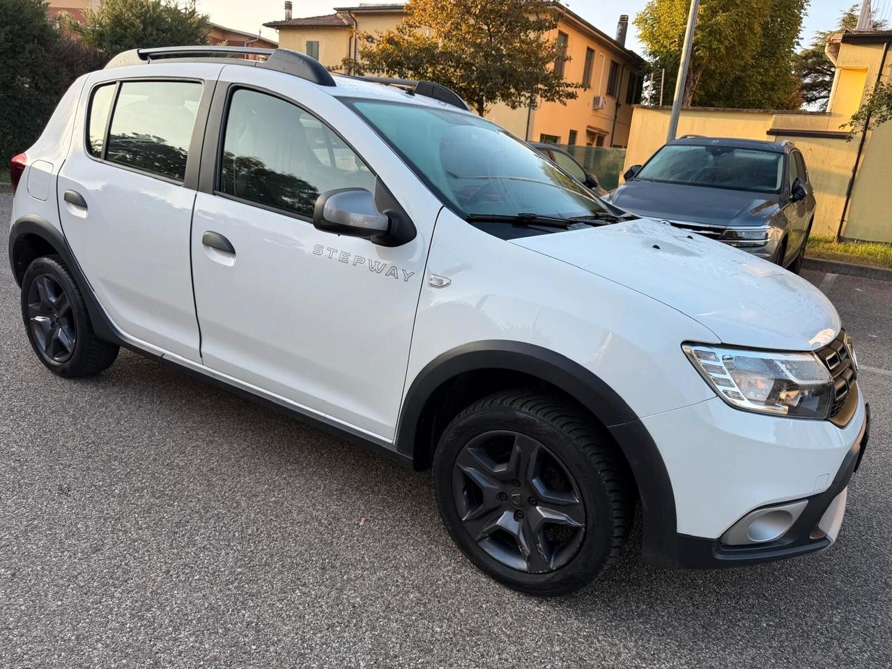 Dacia Sandero Stepway 0.9 tce Gpl - NAV. - NEOP. - 12 MESI DI GARANZIA -
