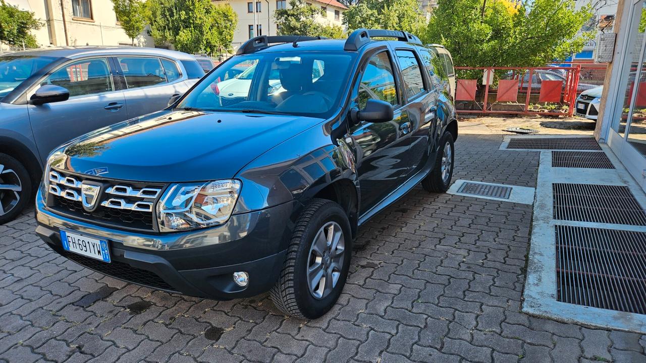 Dacia Duster 1.6 Laureate 4x2 NAVY-BLUETOOTH-SENSORI