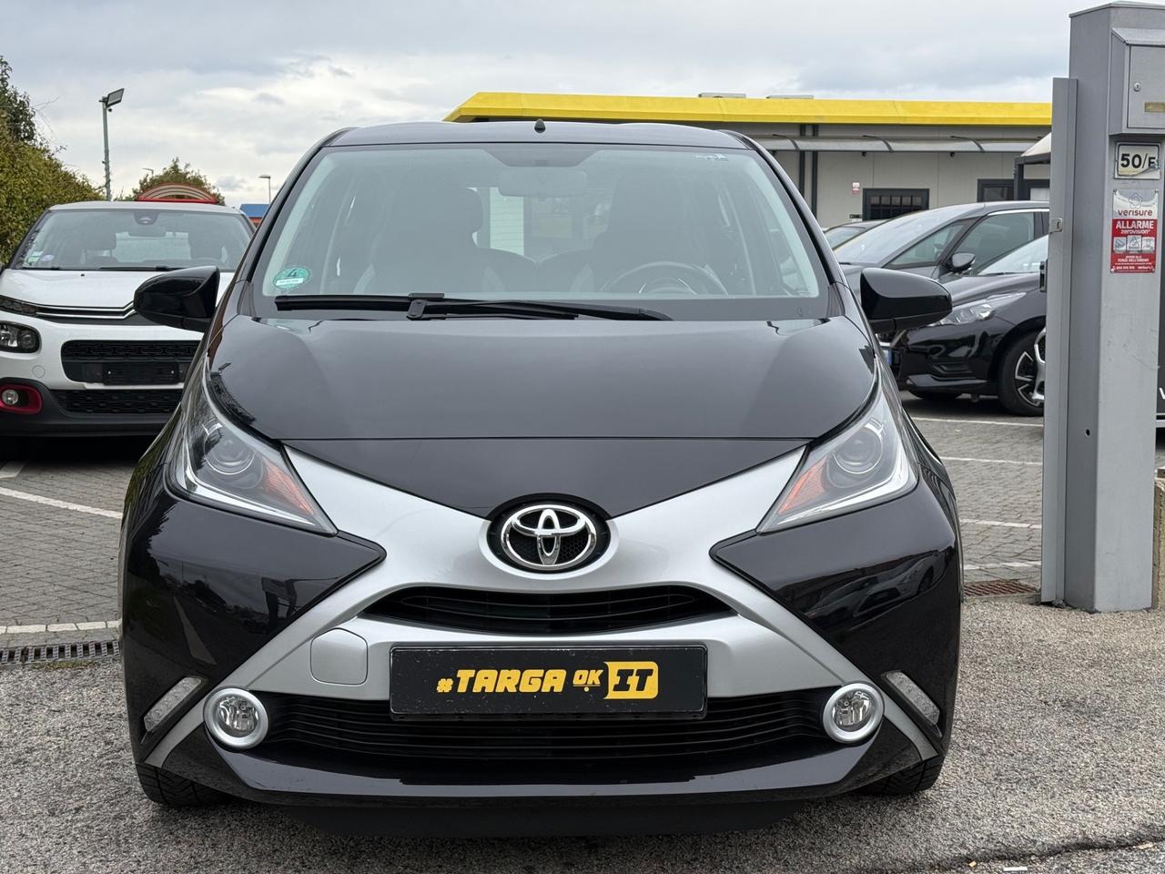 Toyota Aygo Connect 1.0 5 porte x-play + GARANTITA