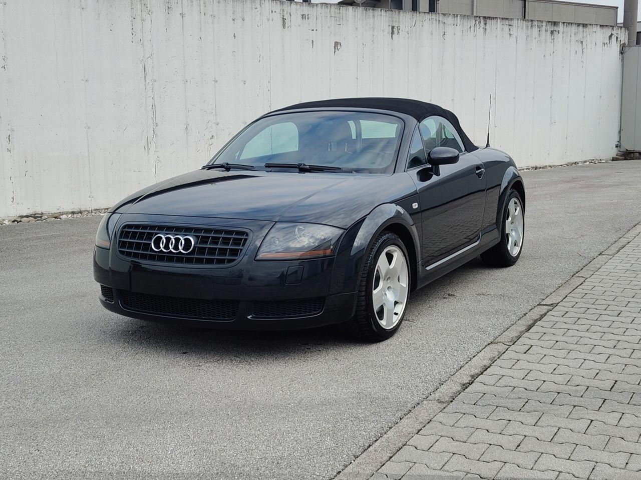 Audi TT Cabrio book service perfetta