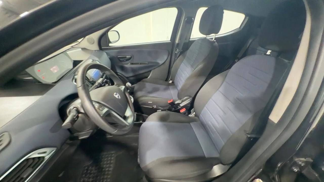Lancia Ypsilon 1.0 FireFly 5 porte S&S Hybrid Platino