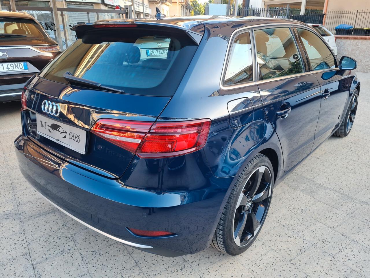 Audi A3 Sportback - 1.6 TDI Sport . Cerchi da 18 pollici Carplay