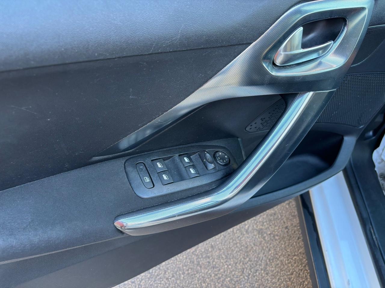 Peugeot 2008 1.6 e-HDi 92 CV Stop&Start Allure TETTO