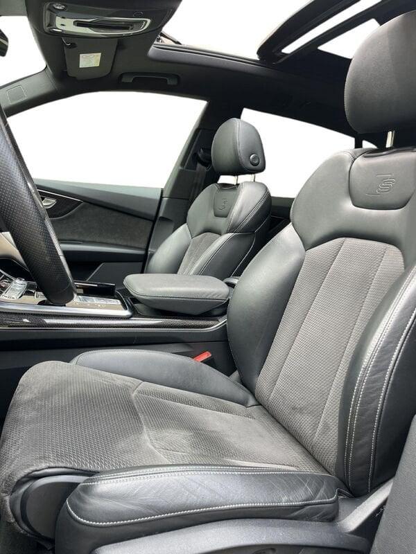 Audi Q8 55 TFSI quattro tiptronic Sport