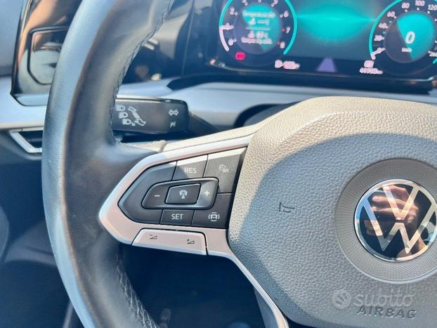 VOLKSWAGEN Golf 1.0 TSI EVO Life