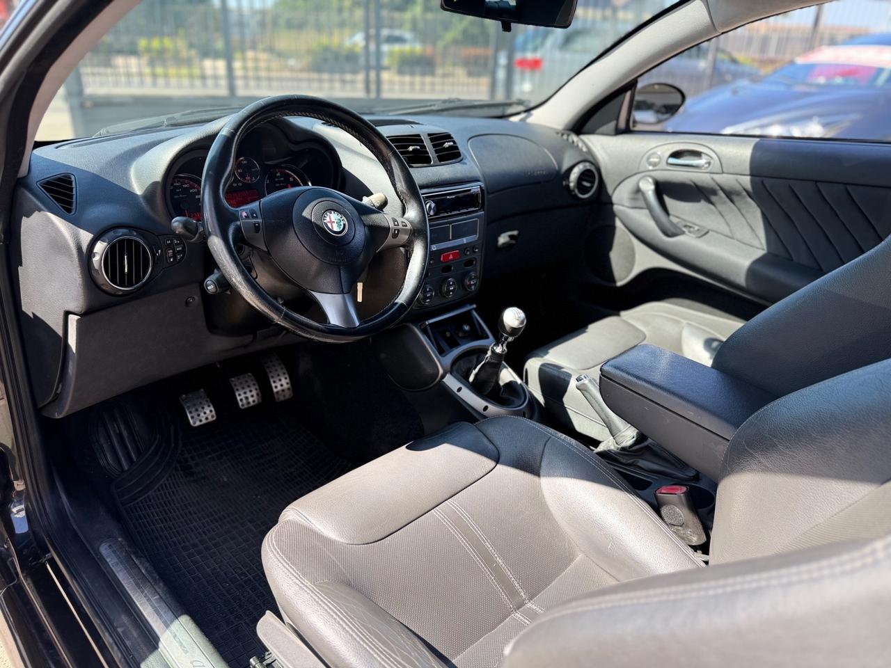 Alfa Romeo GT 1.9 JTDM 16V Distinctive Perfetto