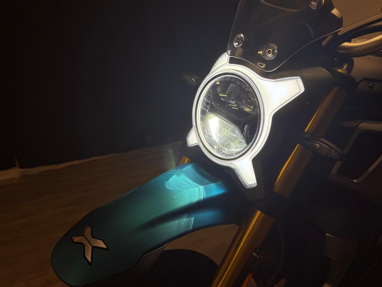 MERAVIGLIOSA CF-MOTO CON SOLI 2332 KM UNICO PROPRIETARIO