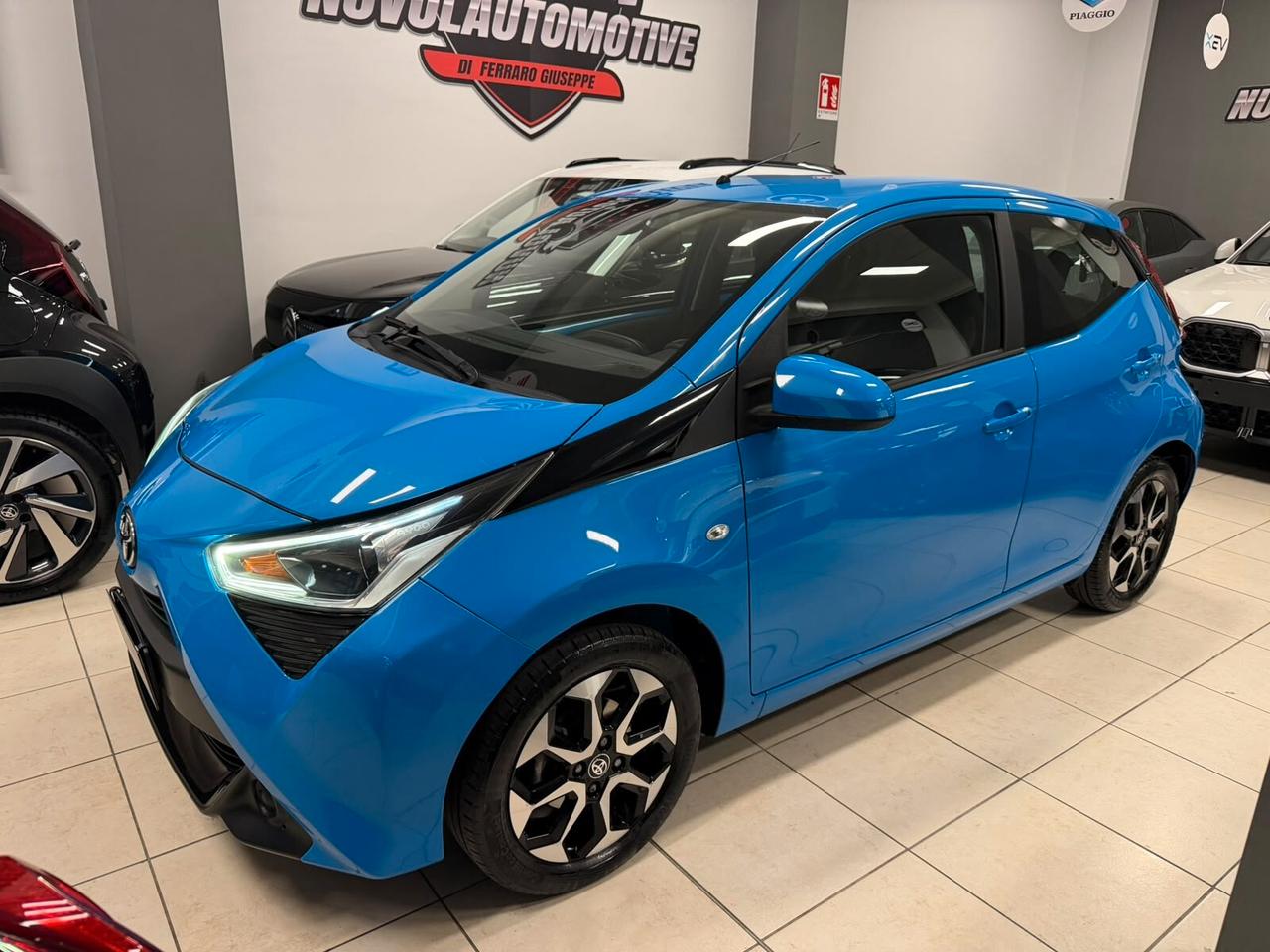 Toyota Aygo Connect 1.0 VVT-i 72 CV 5 porte x-play A RATE DA € 110 AL MESE