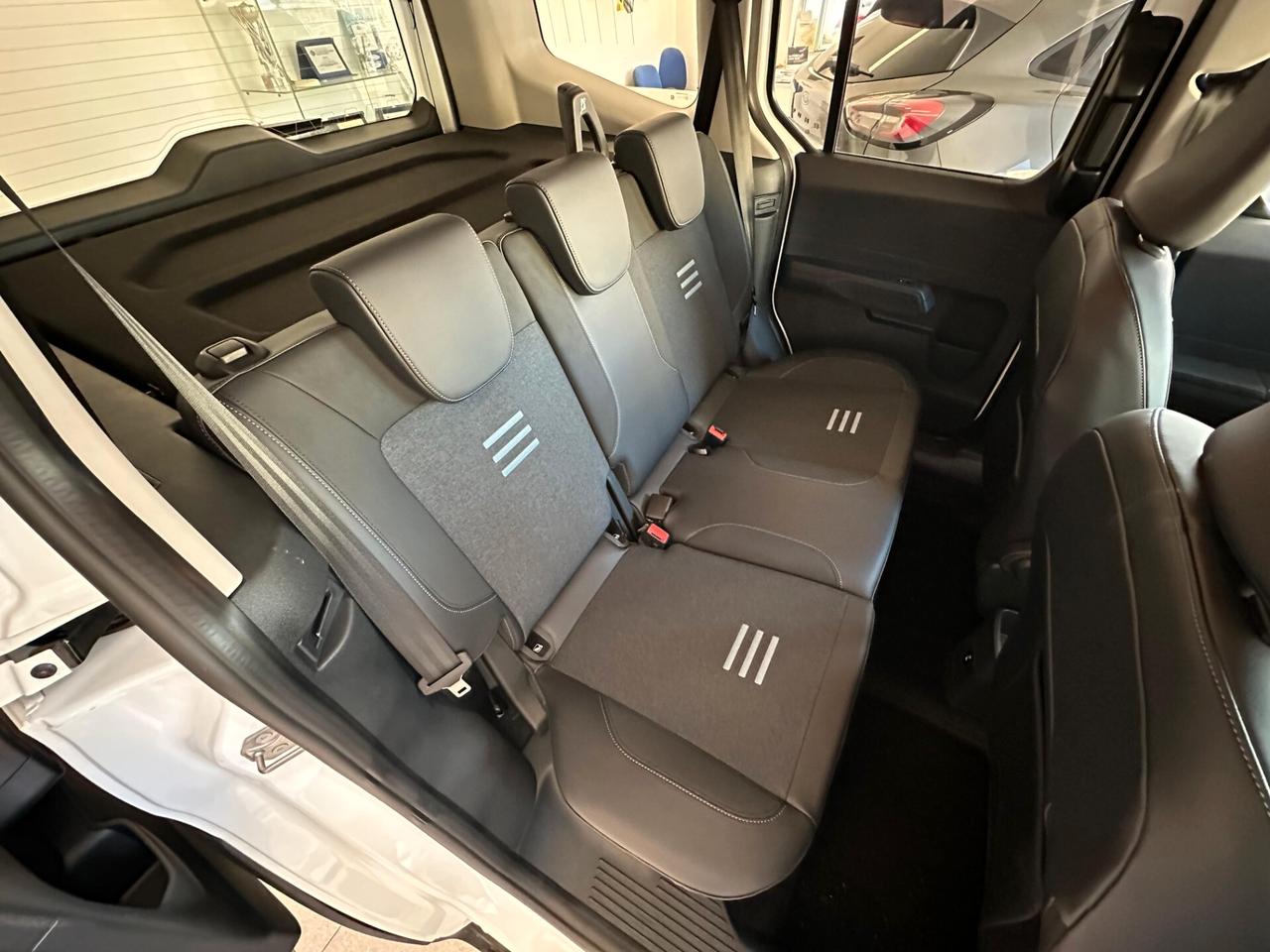 Ford Tourneo Courier 1.0 EcoBoost Powershift Titanium
