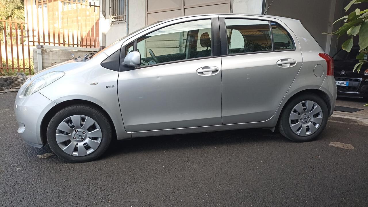 Toyota Yaris 1.4 D-4D 5 porte M-MT Sol automatica