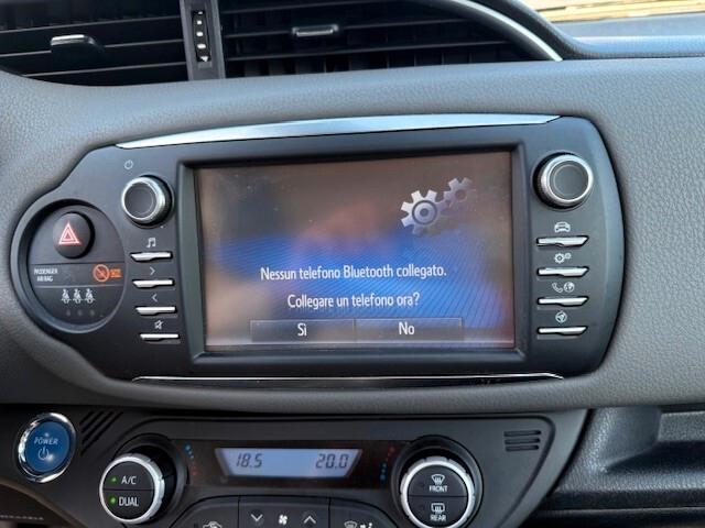 Toyota Yaris 1.5 Hybrid 5P Auto Business