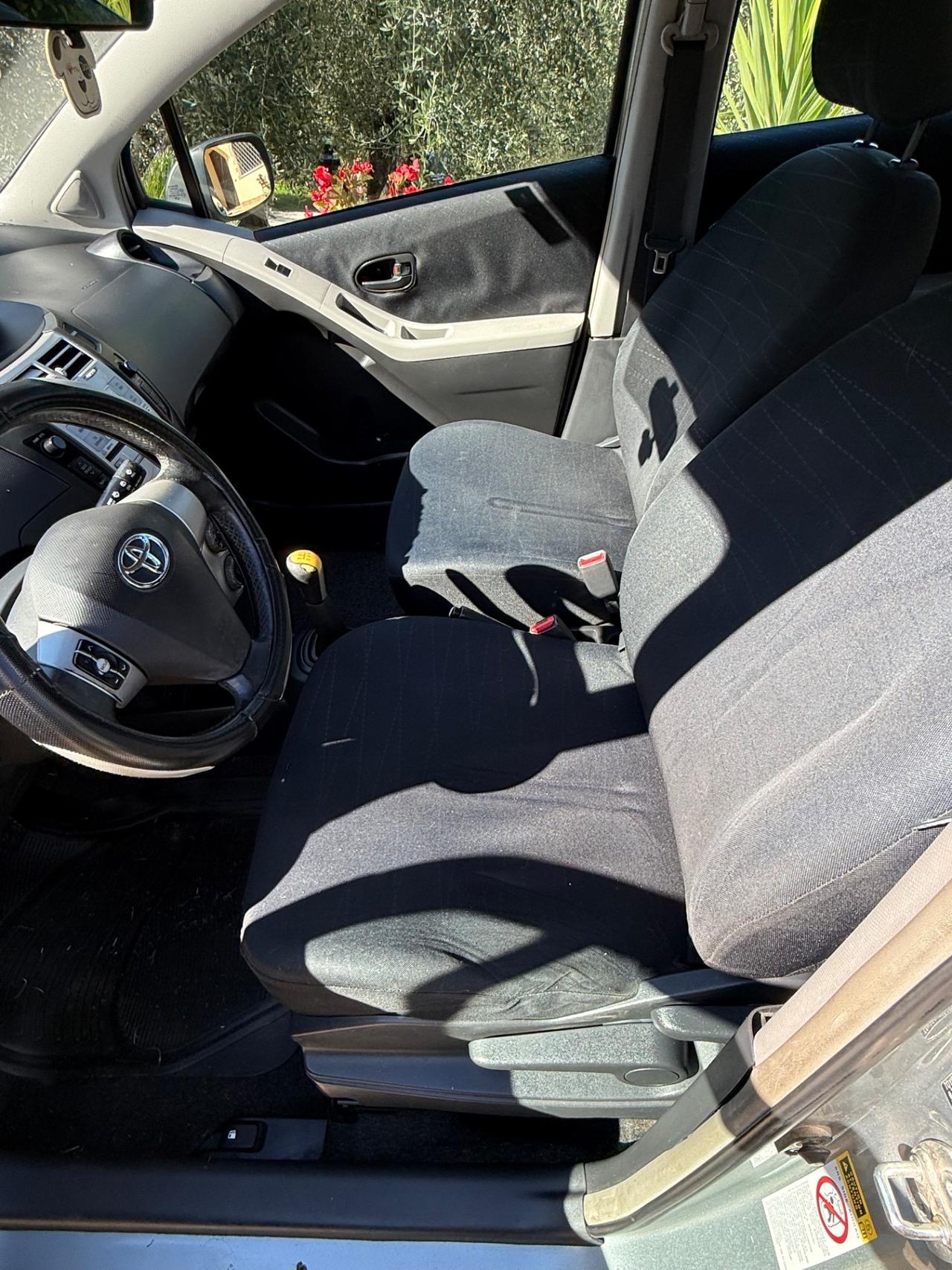 Toyota Yaris 1.0 5 porte Sol