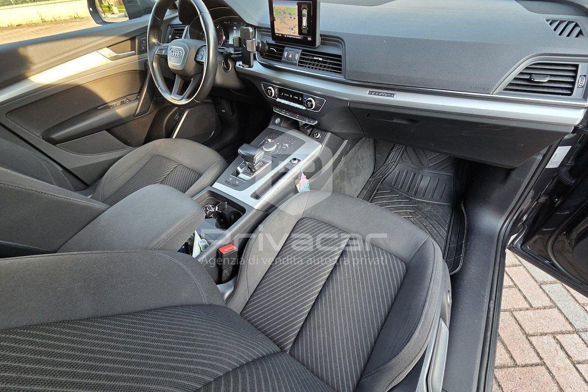 AUDI Q5 40 TDI quattro S tronic Business