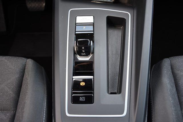 VOLKSWAGEN Golf 1.0 eTSI EVO DSG Life