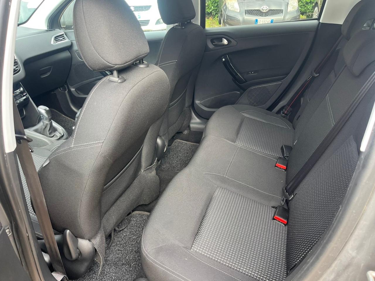 Peugeot 208 PureTech 82 5 porte Allure