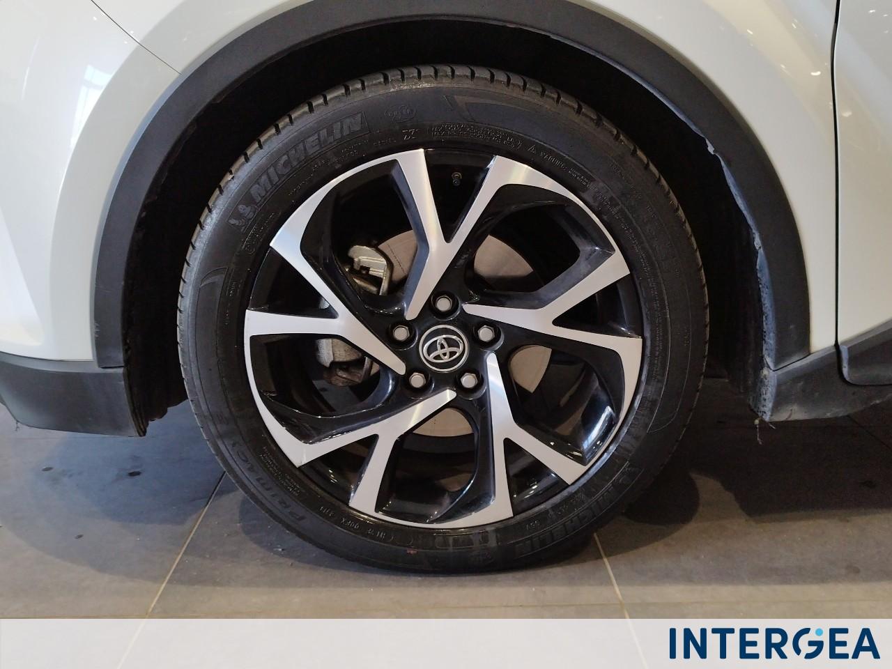 TOYOTA C-HR 1.8h Trend 2wd e-cvt