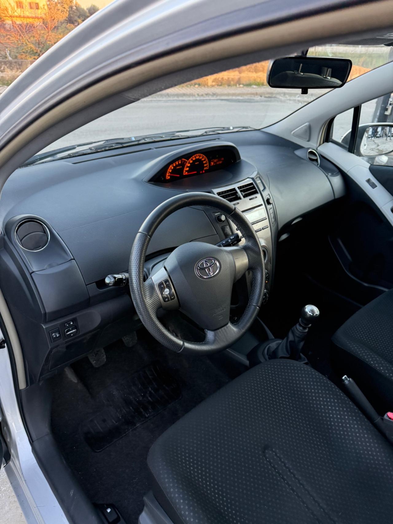 Toyota Yaris 1.3 5 porte Sol