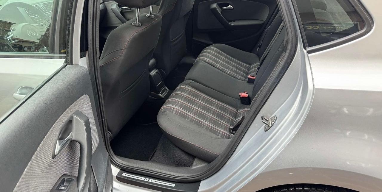 Volkswagen Polo 1.4 DSG 5 porte Highline