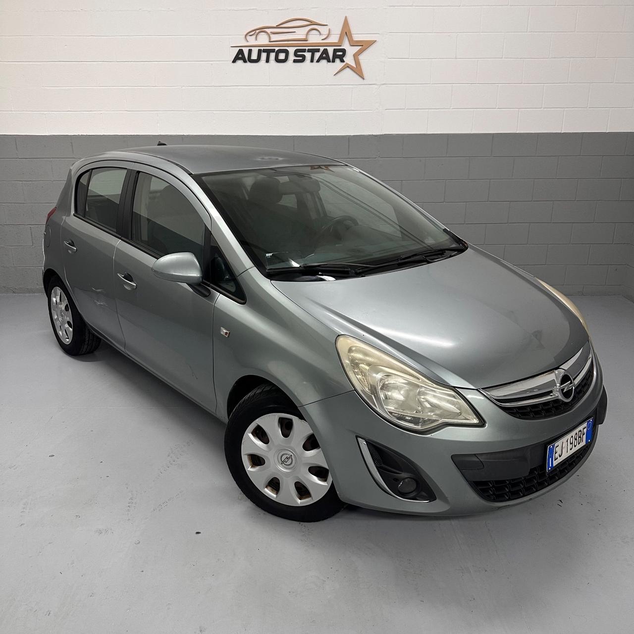 Opel Corsa 1.4 16V 5 porte Cosmo NEOPTENTATI