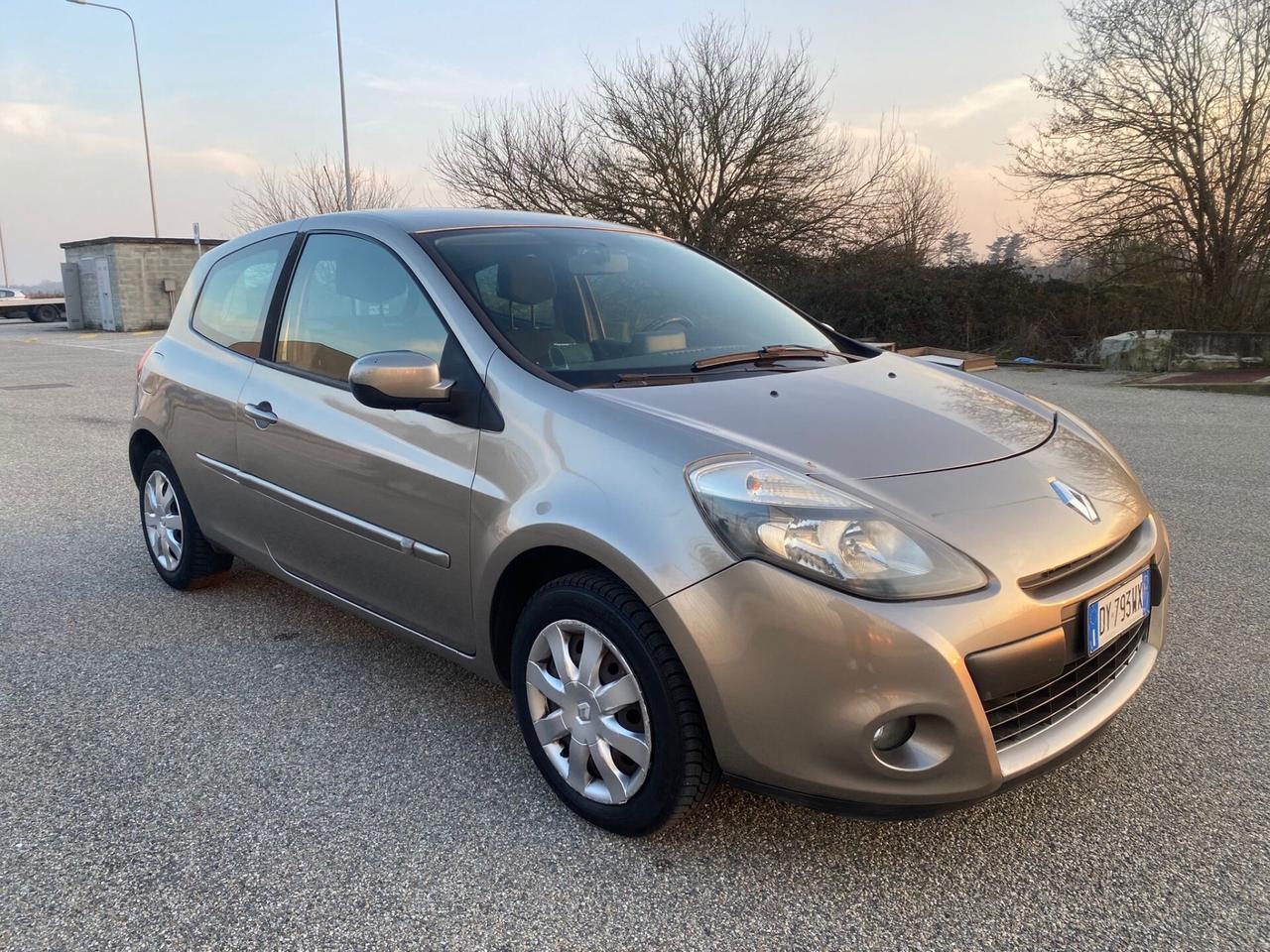 Renault Clio 1.2 16V 3 porte Luxe