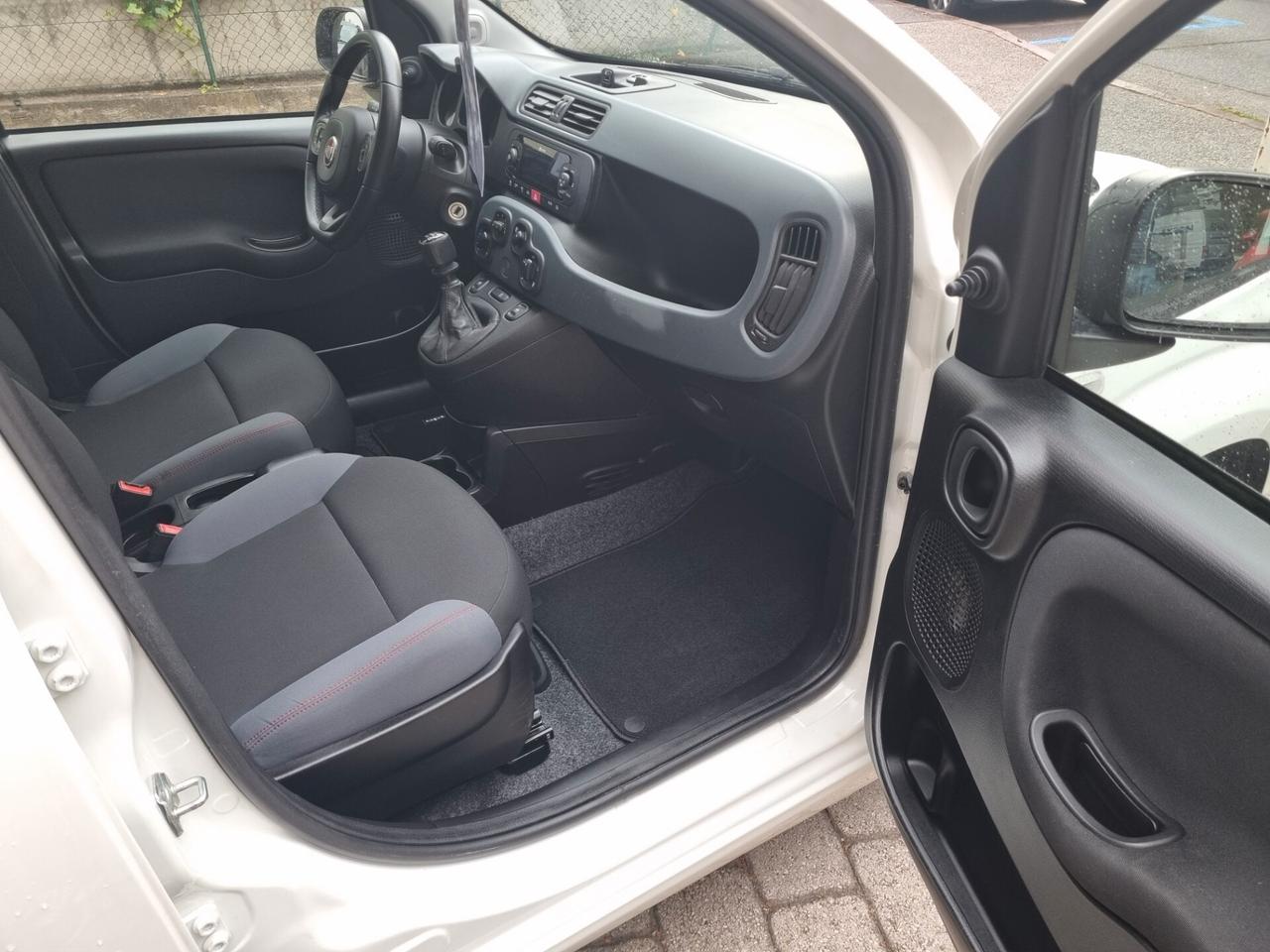 Fiat Panda 1.2 Lounge 69cv anno2018 km64000 neopat