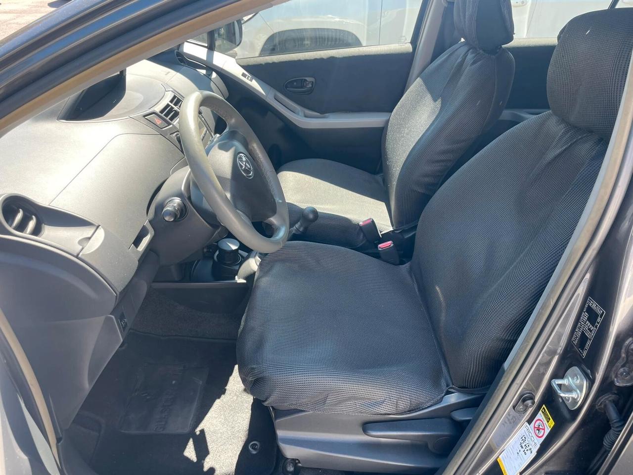 Toyota Yaris 1.0 5 porte