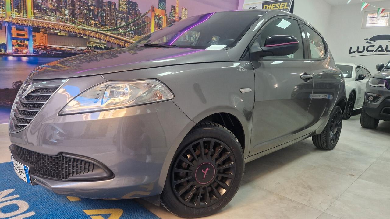 Lancia Ypsilon 1.3 MJT bicolor