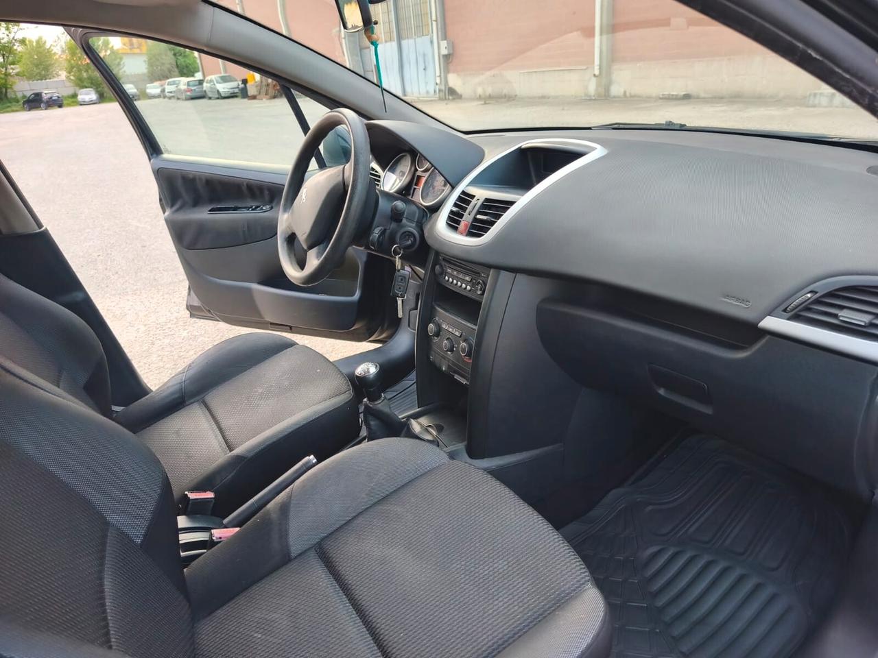 Peugeot 207 2010---1.4 Benzina GPL Neopatentati