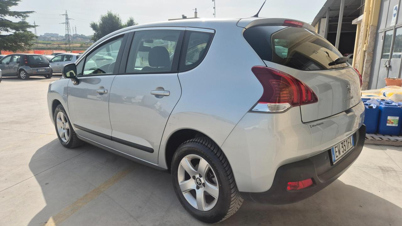 Peugeot 3008 1.6 HDi 115CV Business