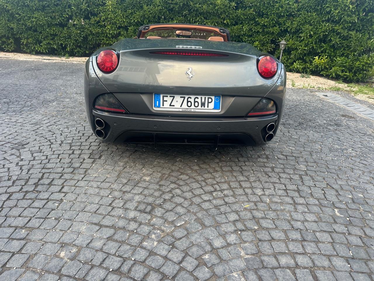 Ferrari California DCT grigio silverstone
