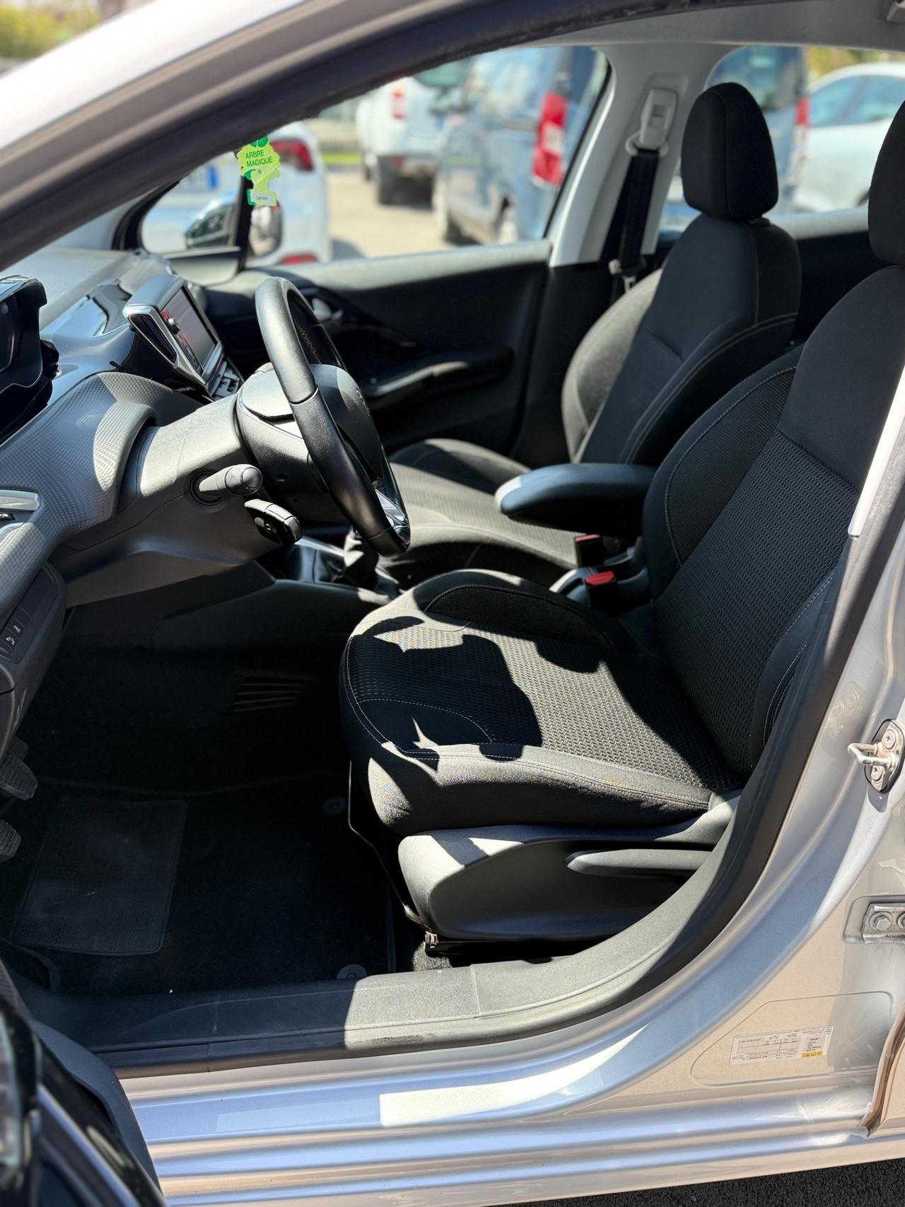 Peugeot 208 BlueHDi 100 5 porte Allure