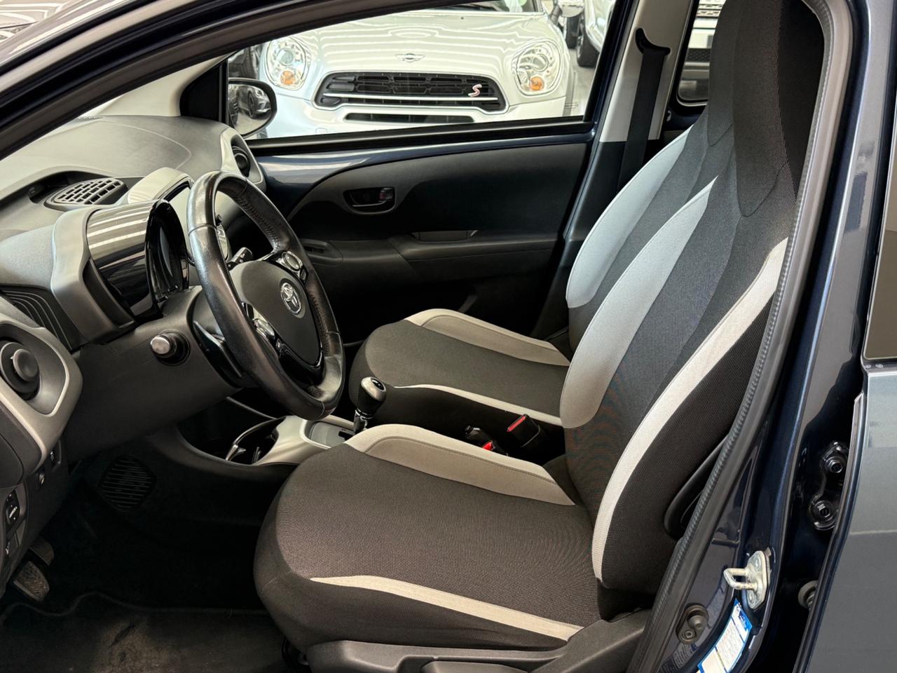 Toyota Aygo 1.0 VVT-i 69 CV 5 porte x-play MMT