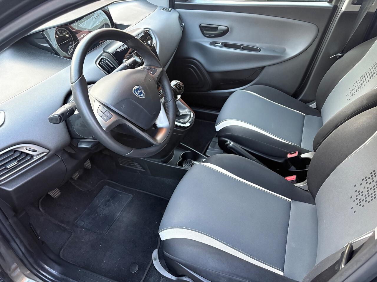 Lancia Ypsilon 1.2 BENZINA 2014 NEOPATENTATI