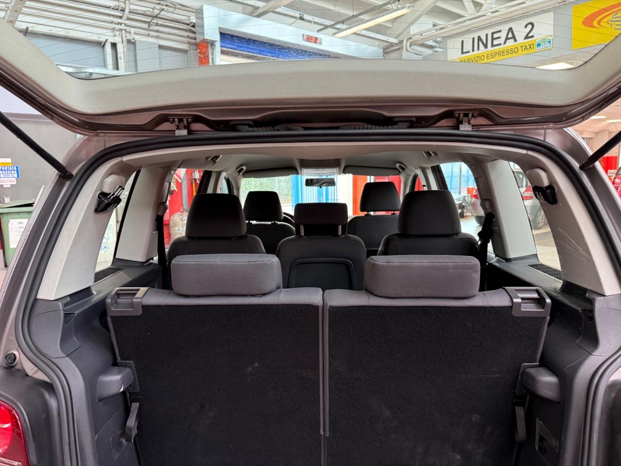 Touran 1.9 TDI 105CV DPF DSG SPORTLINE 7 posti
