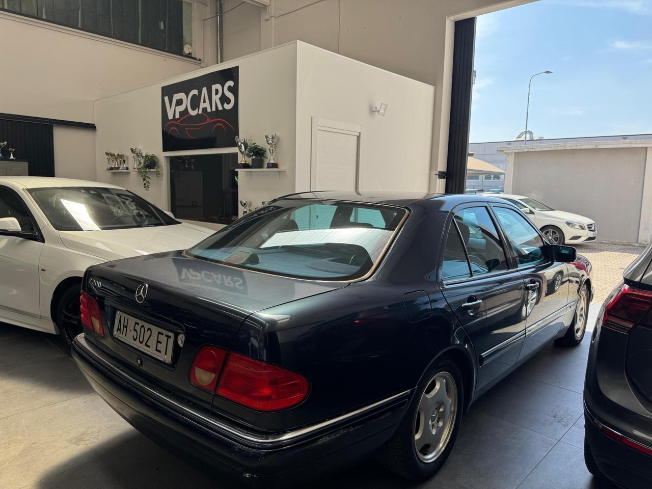 Mercedes-benz E 200 E 200 cat Classic