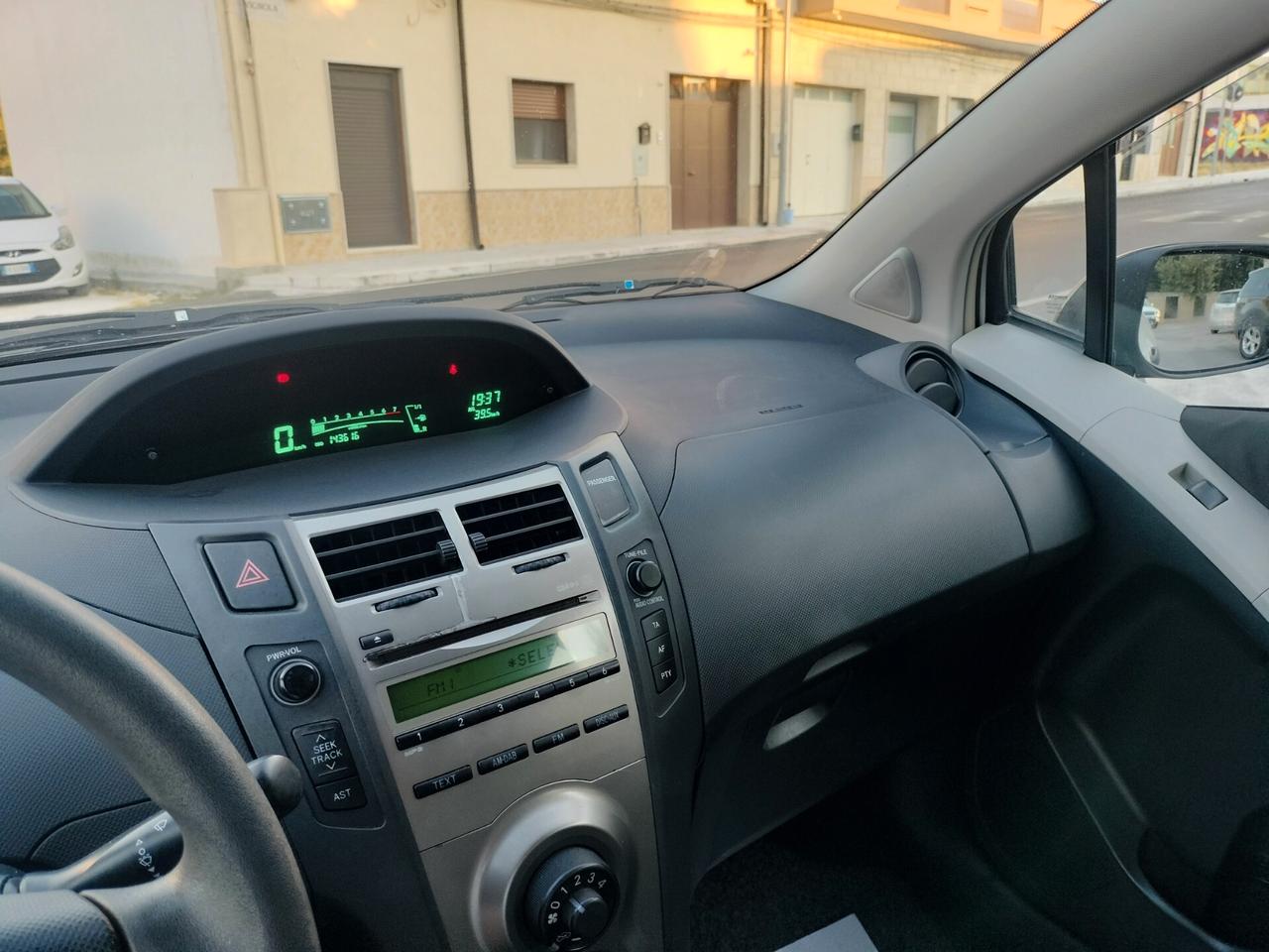 Toyota Yaris 1.0 5 porte Sol