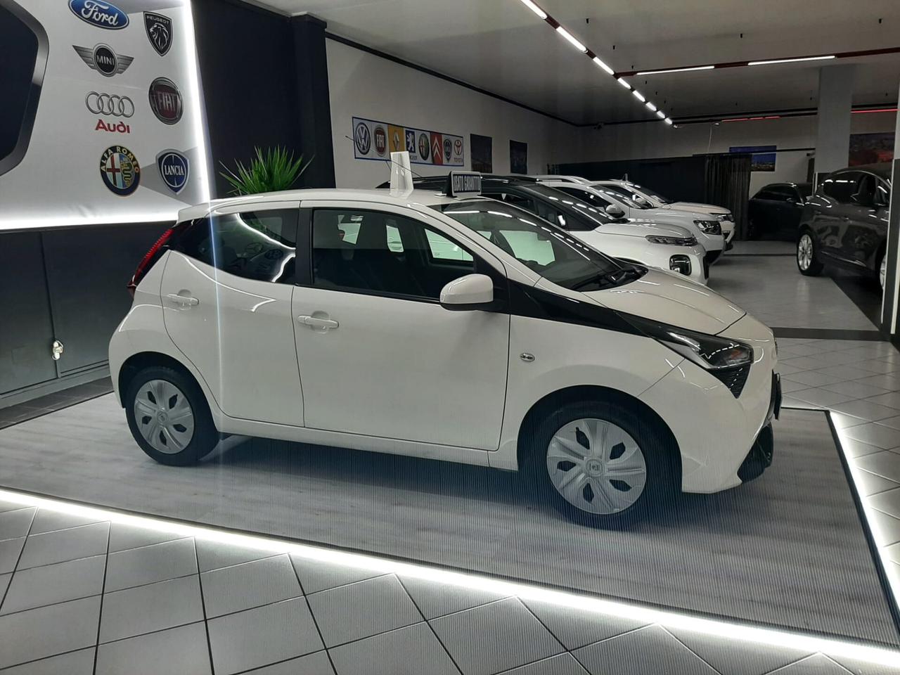 Toyota Aygo 1.0 VVT-i 72 CV 5 porte x-clusiv