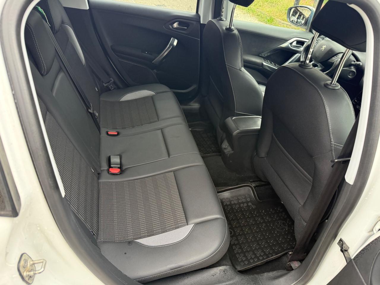 Peugeot 2008 PureTech action gti