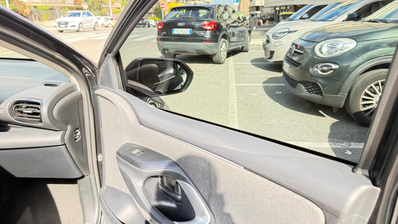 Toyota Yaris 1.5 Hybrid 5 porte StyleLED NAVI KAMERA PDC CLIMA AUTOMATICO BLUETOOTH CERCHI 17