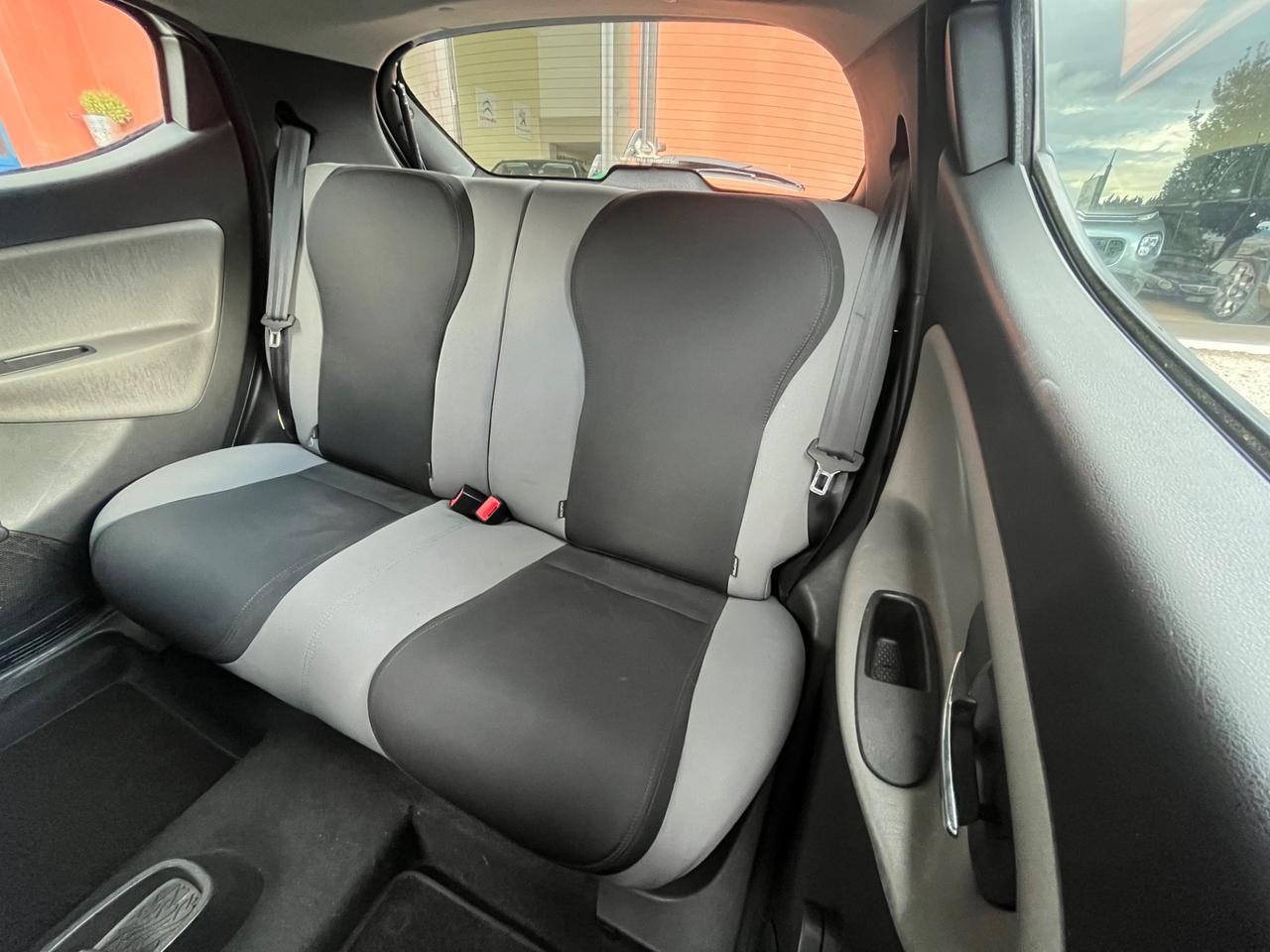 Lancia Ypsilon 1.2 69 CV5porte Silver-soloKm47500-