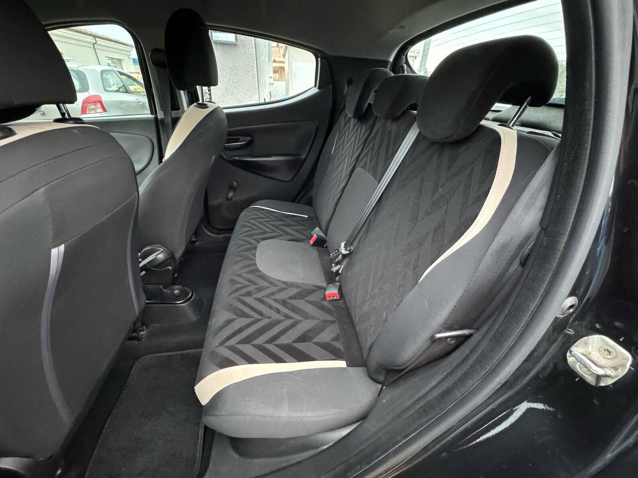 LANCIA YPSILON SILVER - NEOPATENTATI