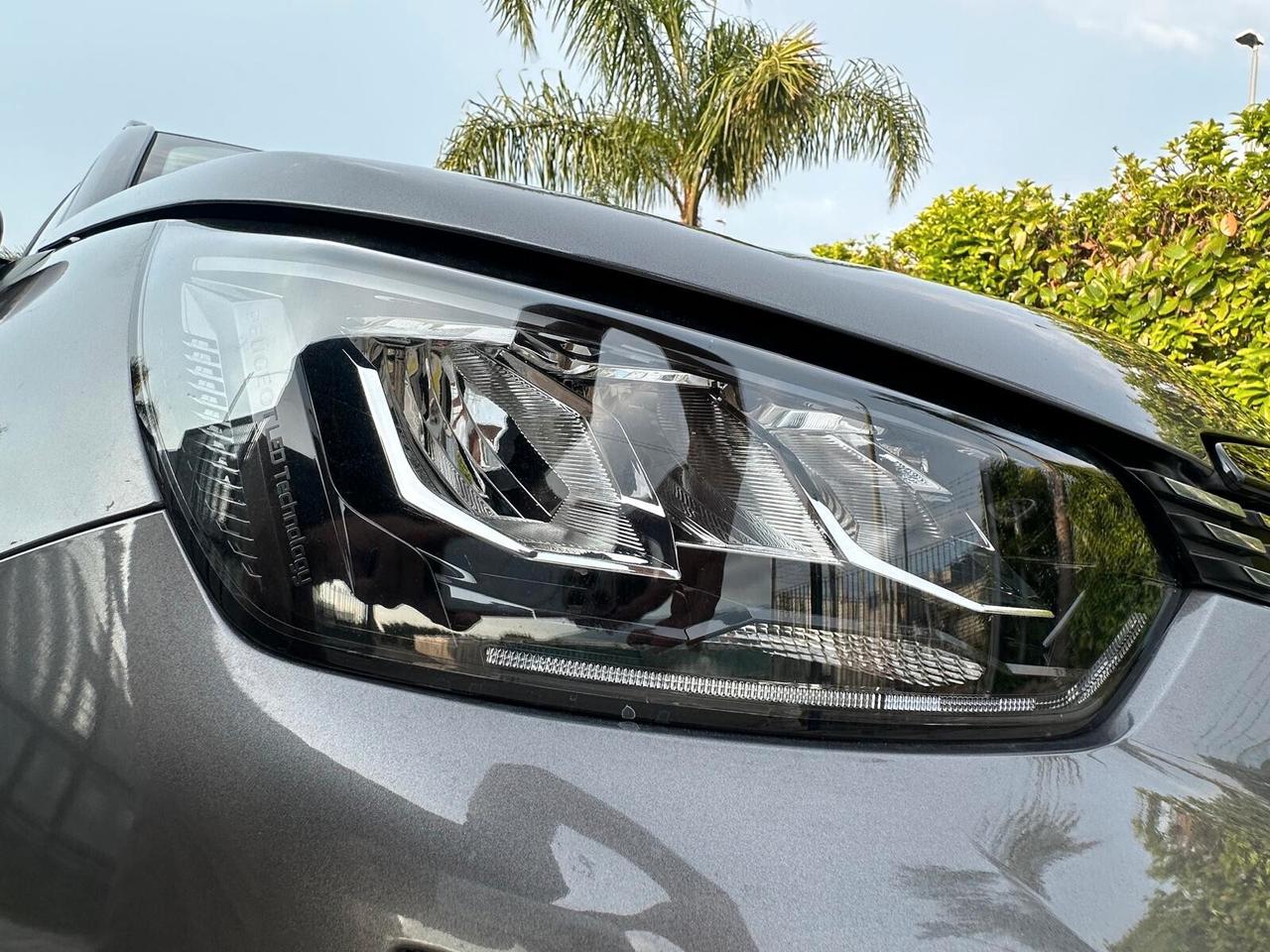 Peugeot 2008 BlueHDi 1.5HDI 130 S&S EAT8 Allure 2021 COCKPIT