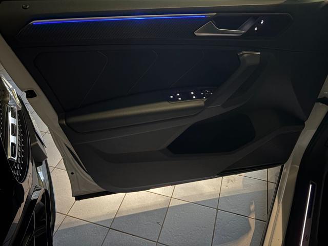 VOLKSWAGEN Tiguan 2.0 TDI 150 CV SCR DSG R-Line LUCI AMBIENTE