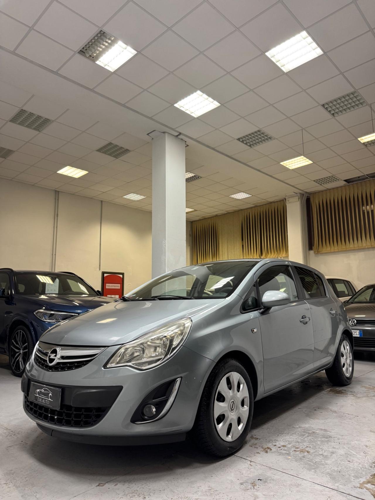 Opel Corsa 1.2 5 porte Cosmo