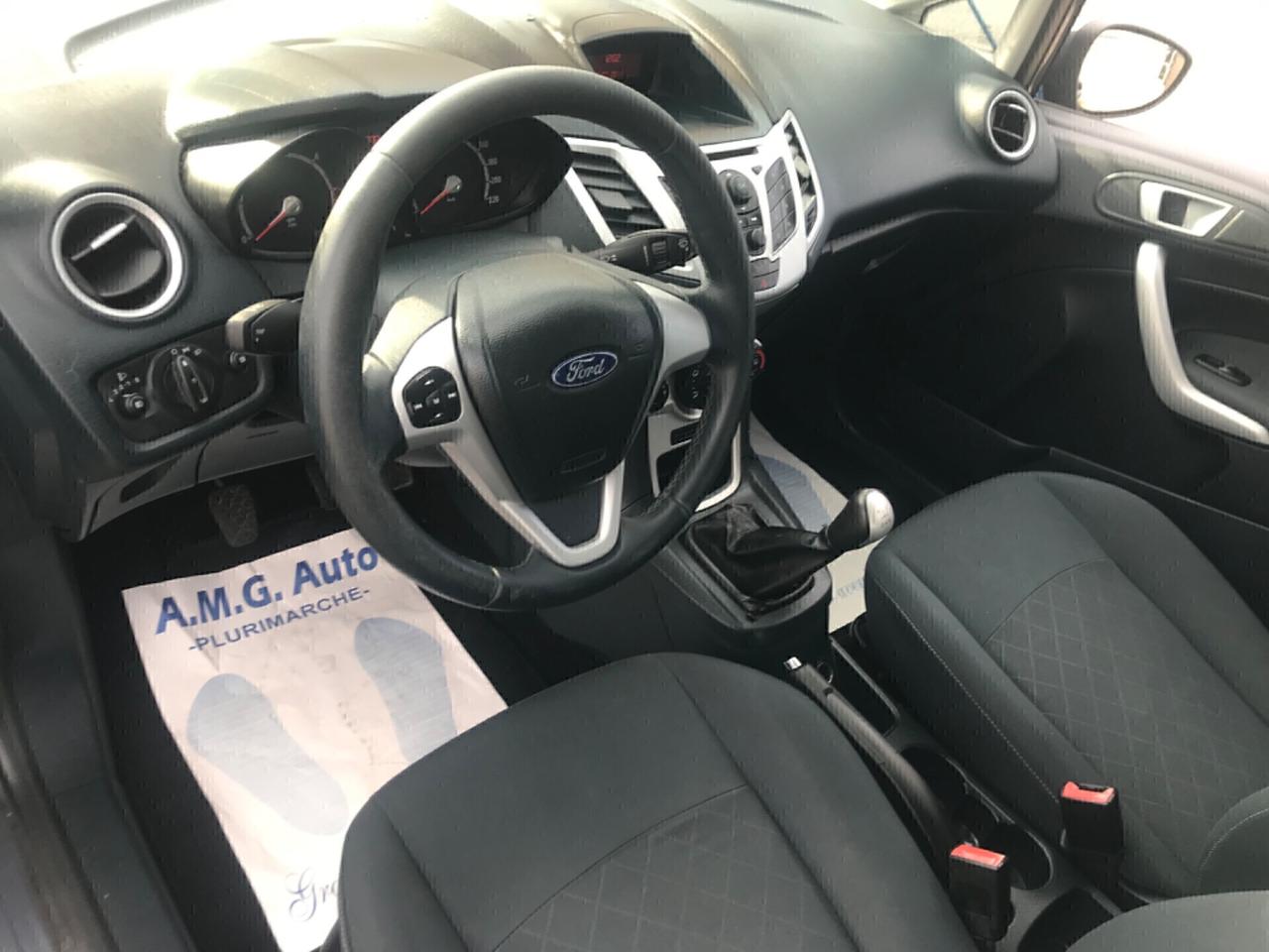 Ford Fiesta 1.4 TDCi 70CV 5 porte Titanium