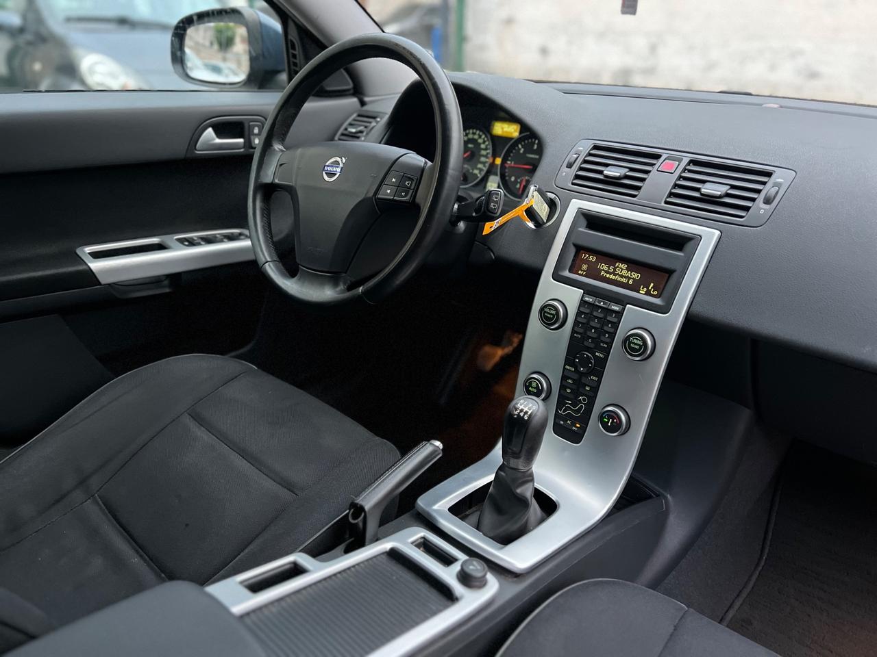 Volvo V50 D2 R-design