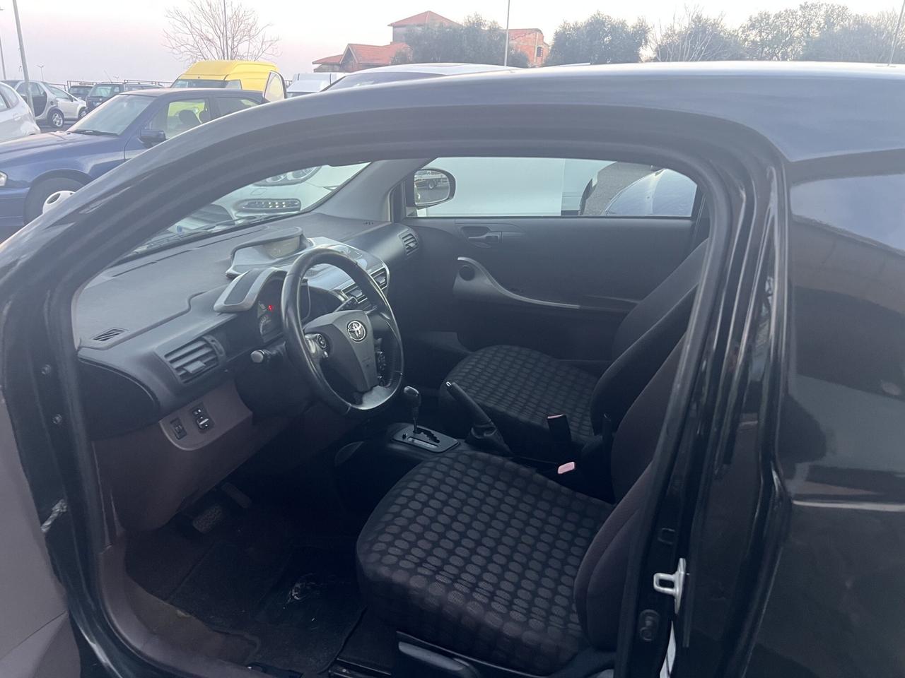 toyota iq automatica colore nera benzina come nuov